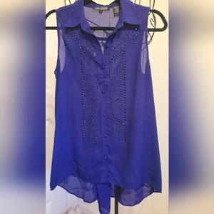 High-low‎ sheer sleeveless studded shirt